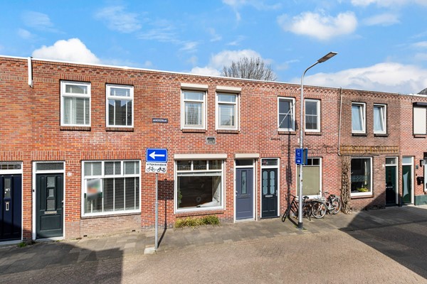 Foto - Te koop: Karakteristieke tussenwoning met garage in Tilburg!